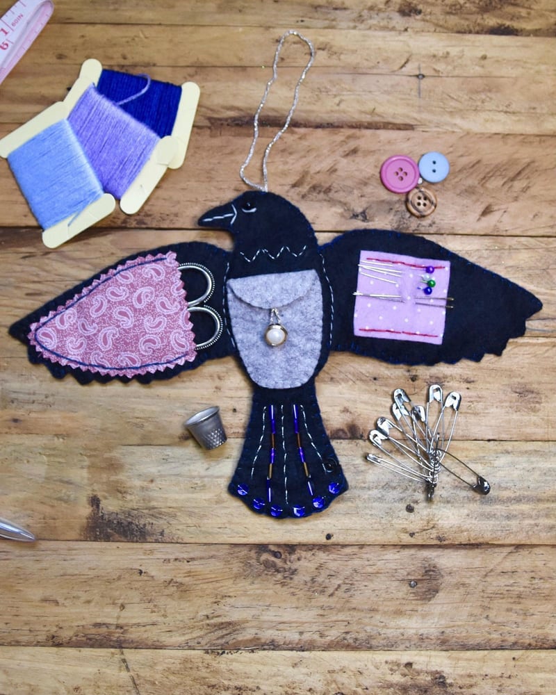 🖤 “Raven’s Keepsake – Guardian of Stitches”